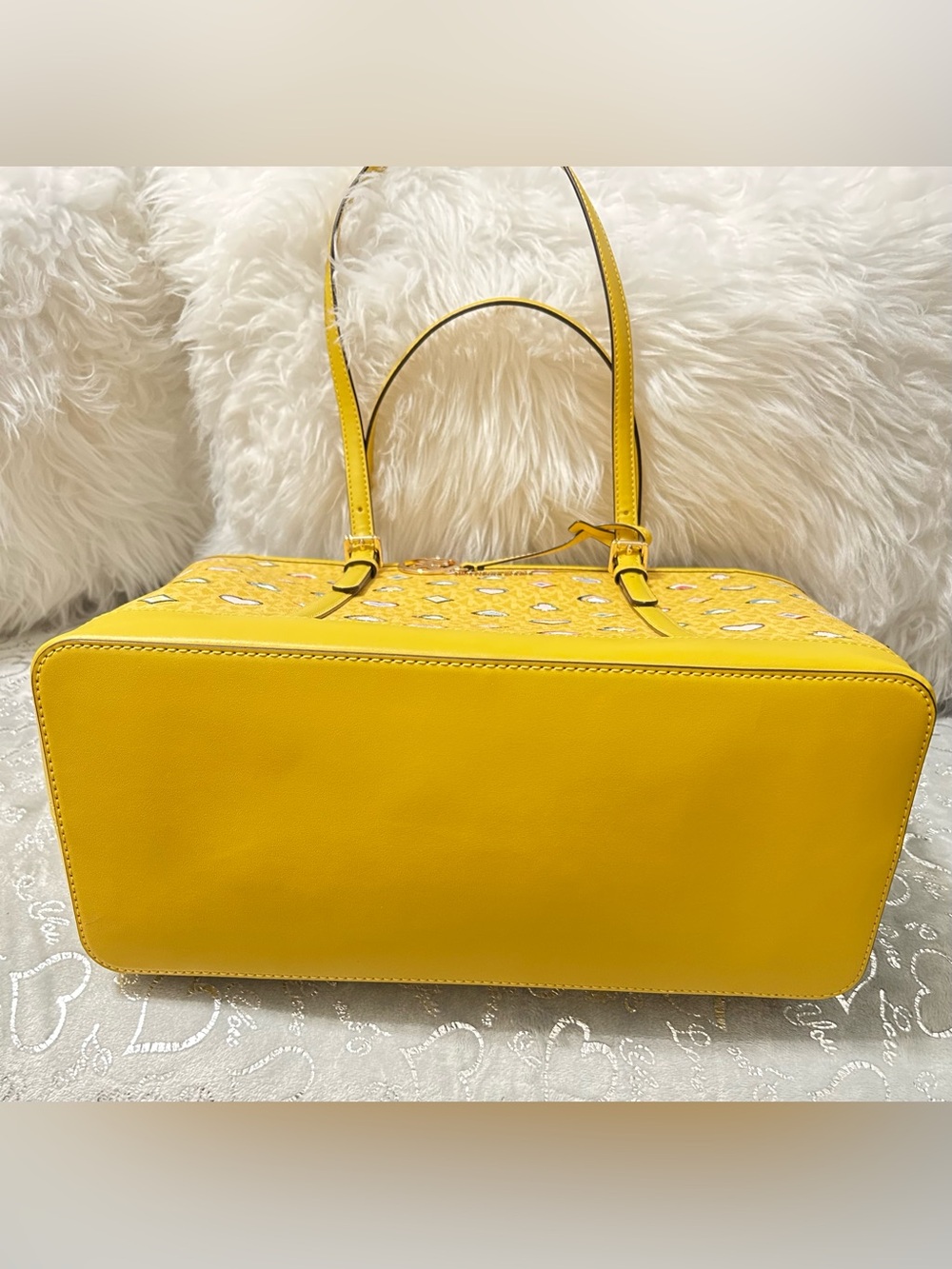 NWT Michael Kors, XL, Honey Yellow, Jet Set Tote Bag Diner/Taxi Motifs - Picture 11 of 12
